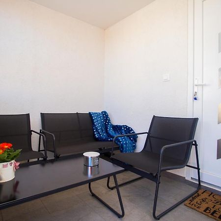 App Sara Apartment Kanfanar Exterior photo