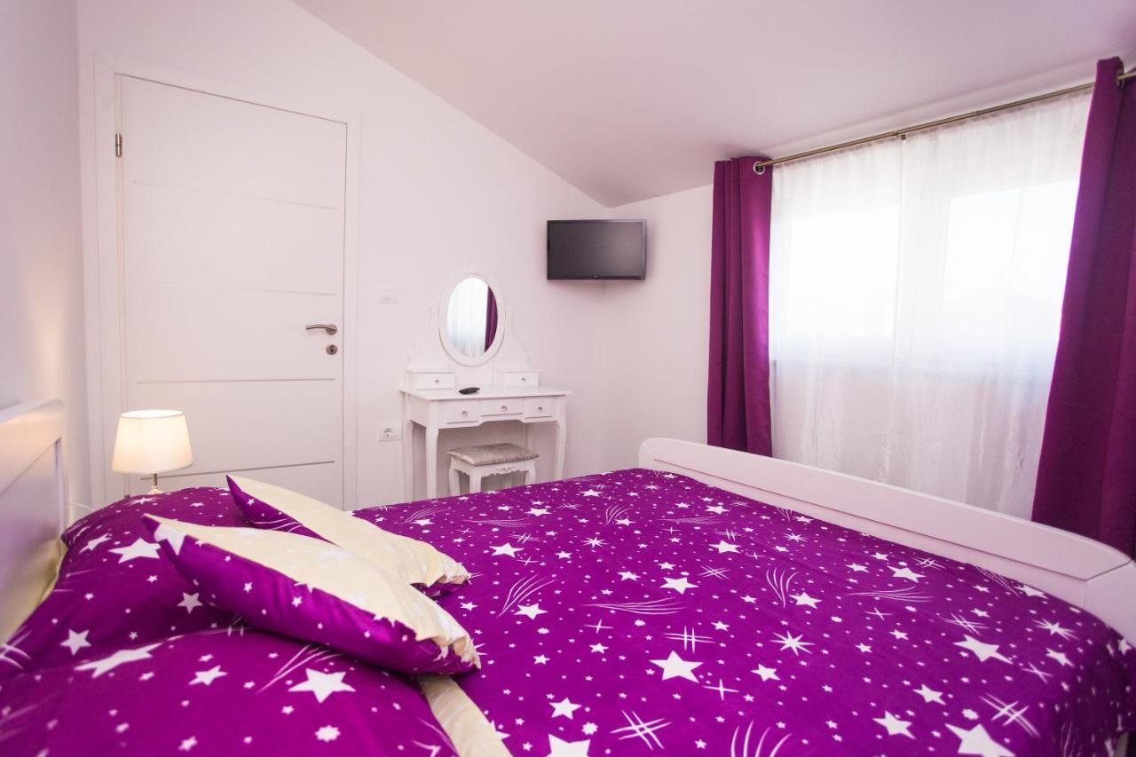 App Sara Apartment Kanfanar Exterior photo