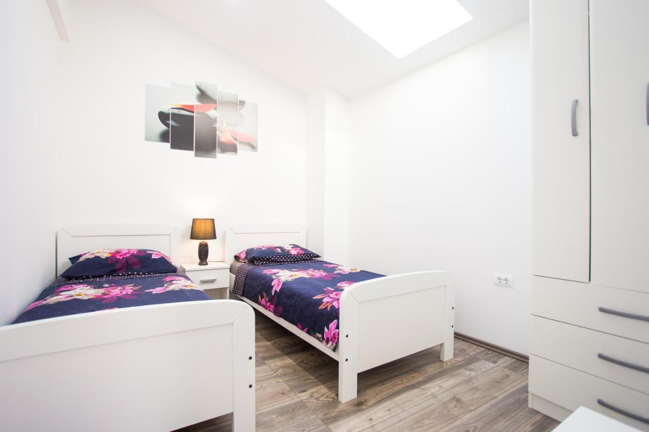 App Sara Apartment Kanfanar Exterior photo